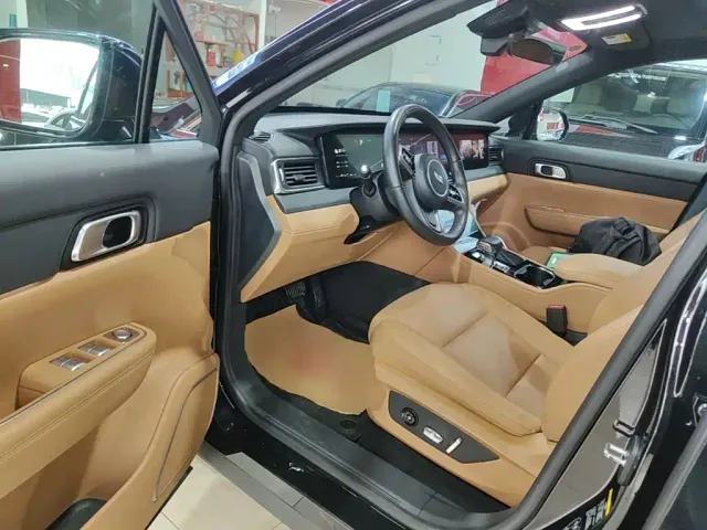 Li Auto ONE — Фото автомобиля 15