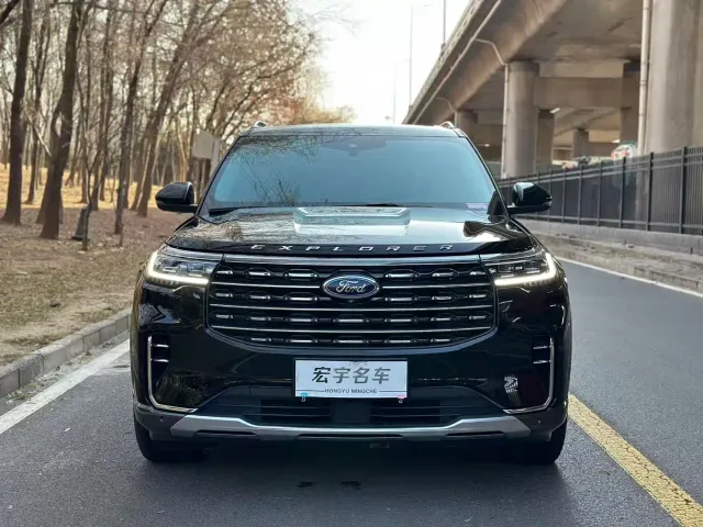 Ford Explorer — Фото автомобиля 2