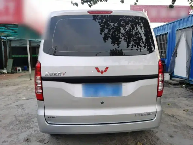 Wuling Hongguang V — Фото автомобиля 3