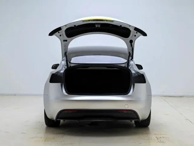 Tesla Model 3 2025 Model Rear-Wheel Drive Edition — Фото автомобиля 13