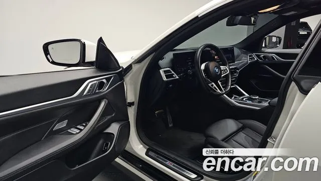 BMW i4 — Фото автомобиля 15