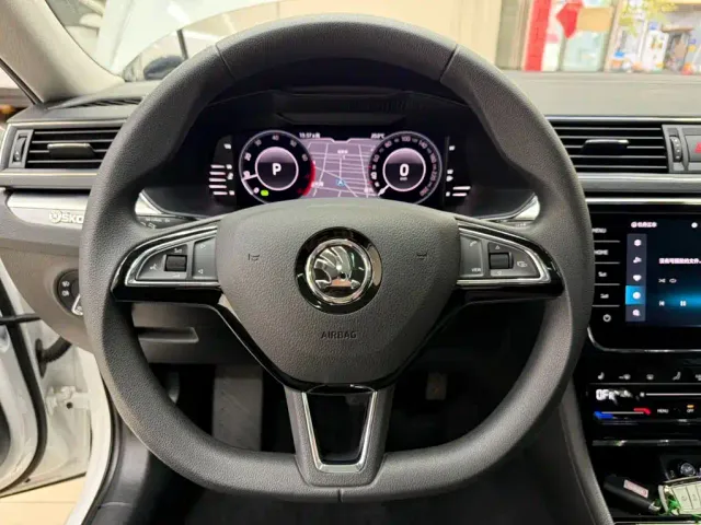 Skoda Superb — Фото автомобиля 11