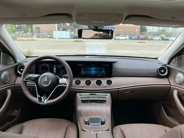 Mercedes-Benz E-Class — Фото автомобиля 6