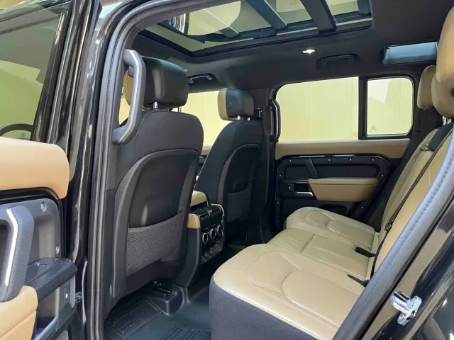 Land Rover Defender — Фото автомобиля 13