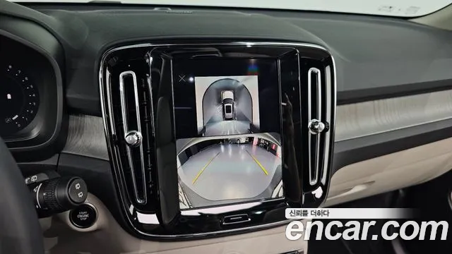 Volvo XC40 — Фото автомобиля 21