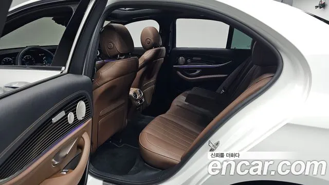Mercedes-Benz E-Class — Фото автомобиля 9