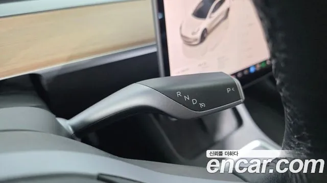 Tesla Model 3 — Фото автомобиля 9