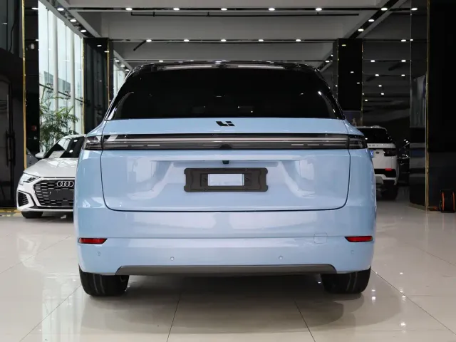 Li Auto L7 — Фото автомобиля 16