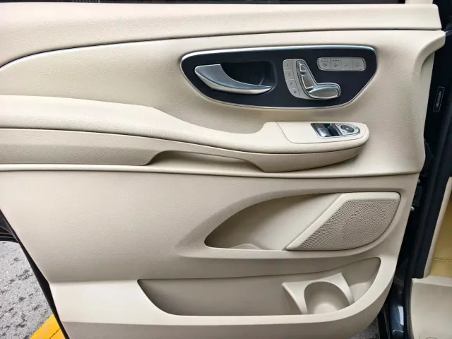 Mercedes-Benz V-Class — Фото автомобиля 27