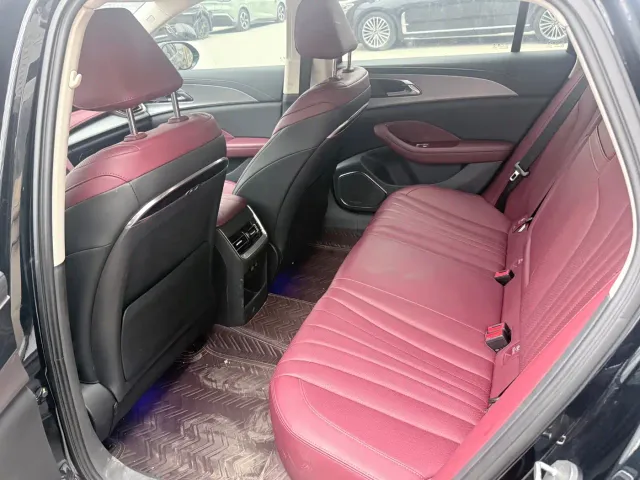 Hongqi H5 — Фото автомобиля 5