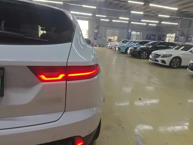 Jaguar E-PACE — Фото автомобиля 7