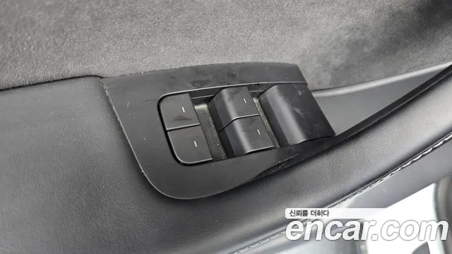 Tesla Model Y — Фото автомобиля 27