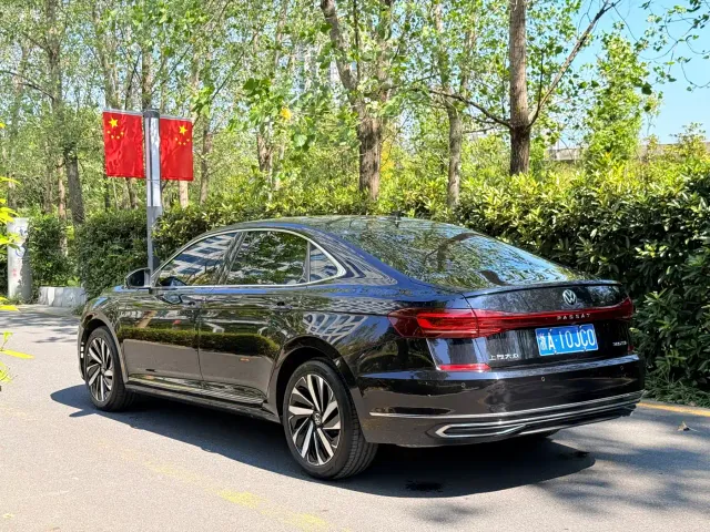 Volkswagen Passat — Фото автомобиля 3