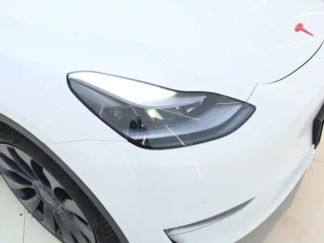 Tesla Model Y — Фото автомобиля 12