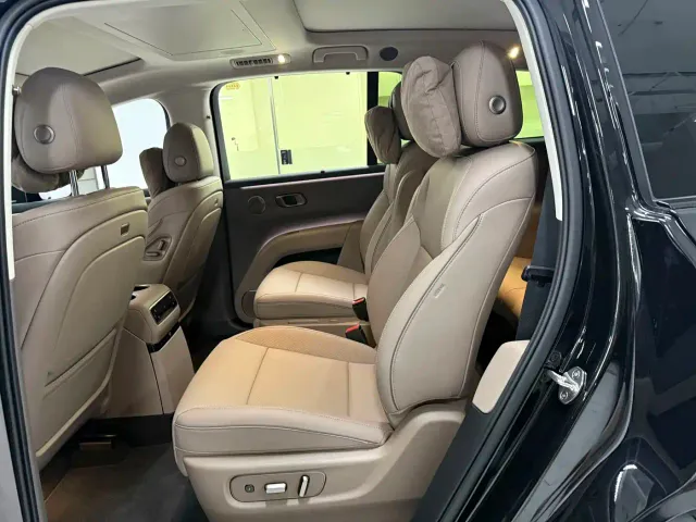 Li Auto i8 — Фото автомобиля 14