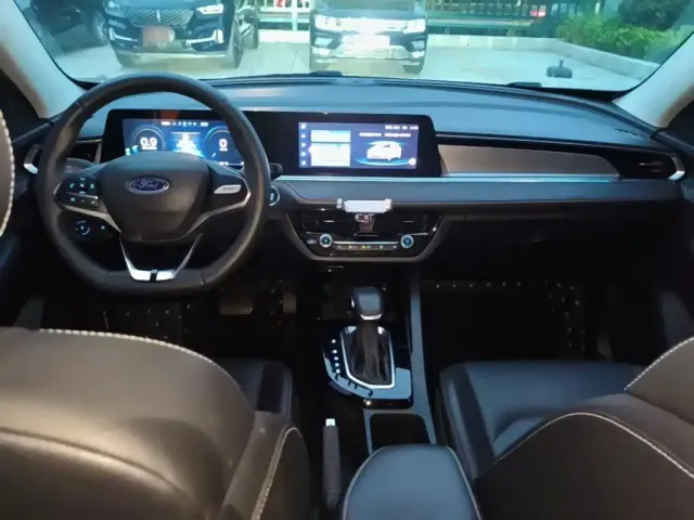 Ford Escort — Фото автомобиля 9