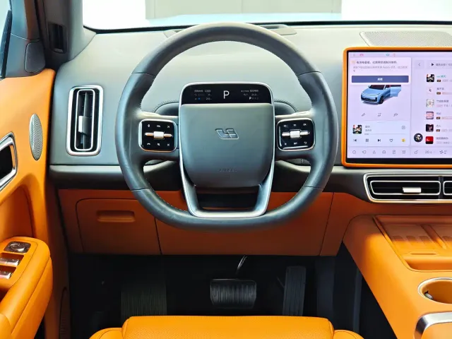 Li Auto L8 — Фото автомобиля 16