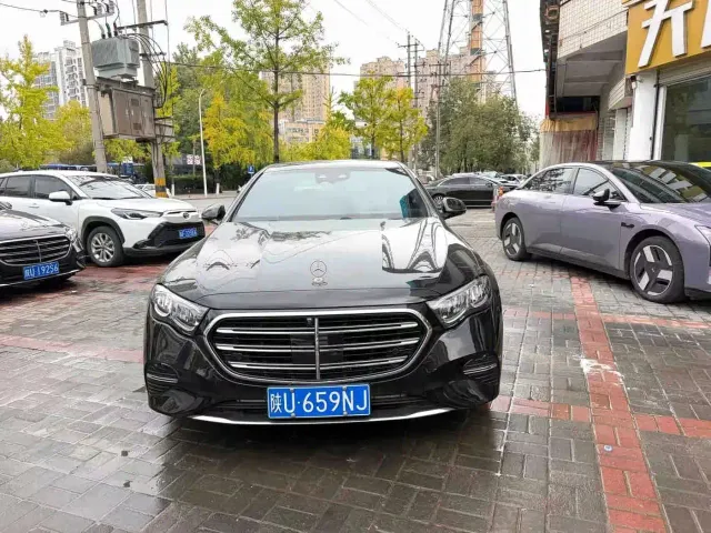 Фотография автомобиля — Mercedes-Benz E-Class