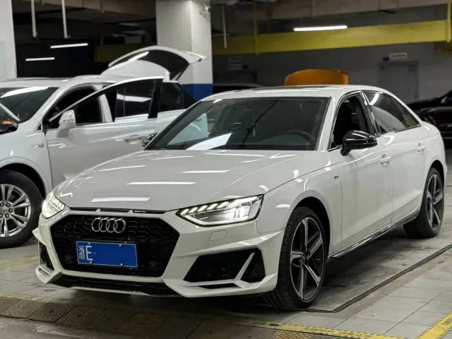 Фотография автомобиля — Audi A4L