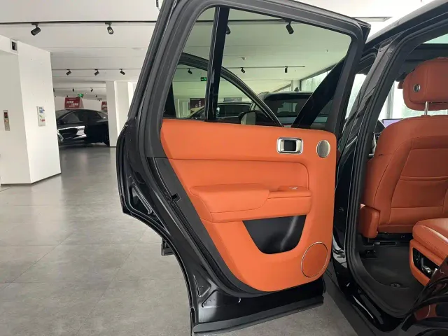 Li Auto L8 — Фото автомобиля 8