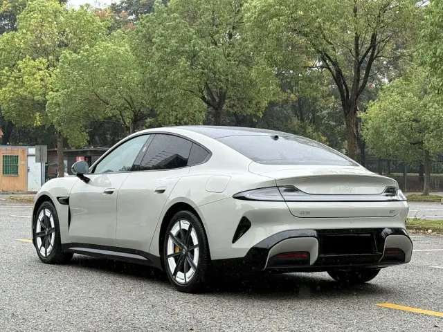 Xiaomi SU7 — Фото автомобиля 16