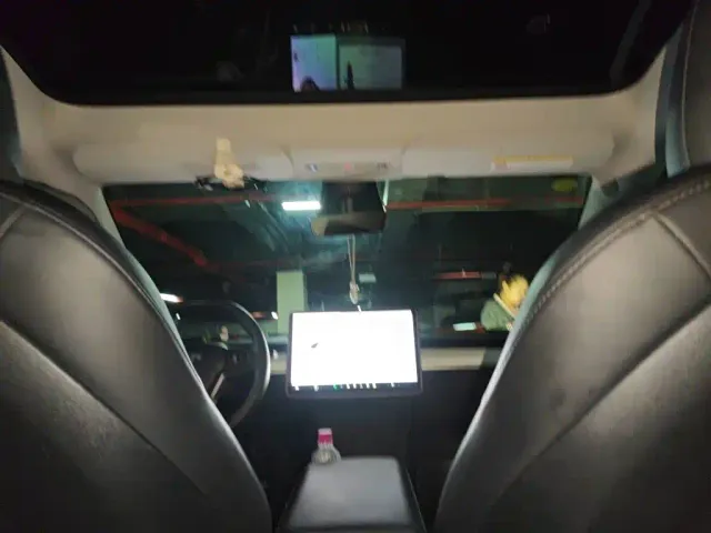 Tesla Model Y — Фото автомобиля 14