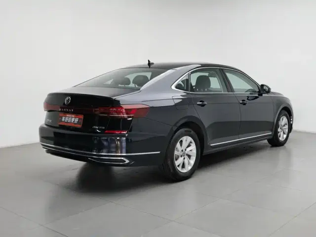 Volkswagen Passat — Фото автомобиля 2