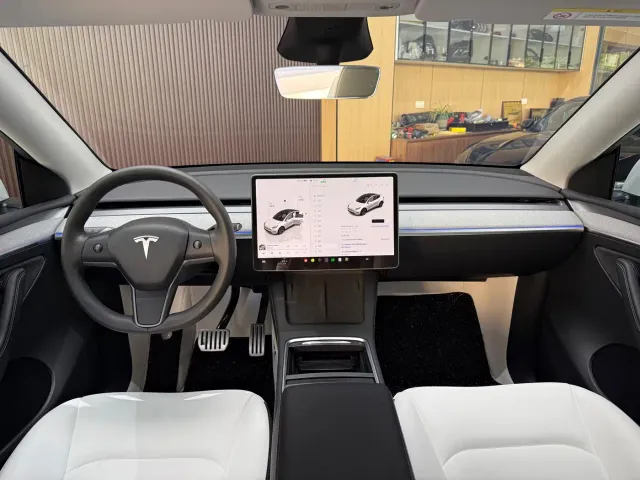 Tesla Model Y — Фото автомобиля 15