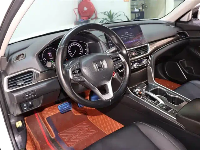 Honda Accord — Фото автомобиля 10