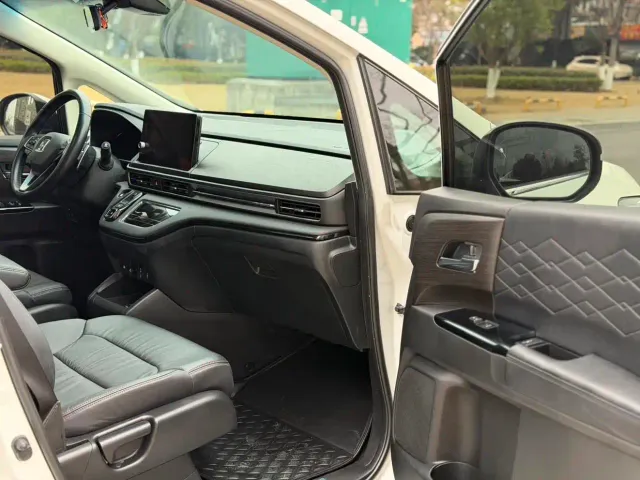 Honda Elysion — Фото автомобиля 15