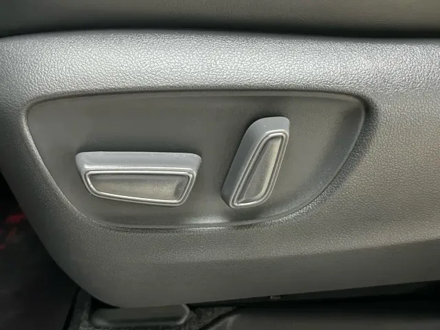 Toyota Sienna — Фото автомобиля 20