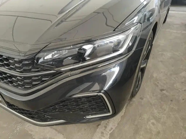Volkswagen Passat 2025 Outstanding 380TSI Starlight Dragon Soaring Edition — Фото автомобиля 23