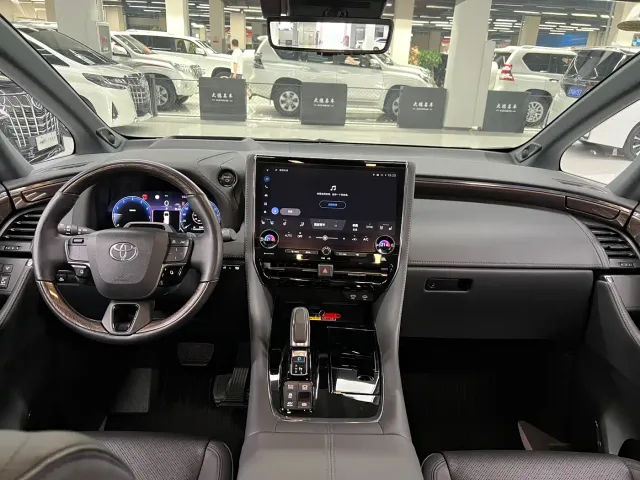 Toyota Alphard — Фото автомобиля 18