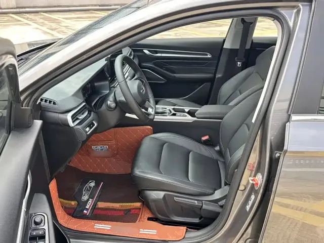 Geely Emgrand — Фото автомобиля 14