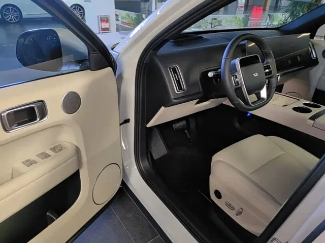 Li Auto Li Auto L6 2024 Pro — Фото автомобиля 15
