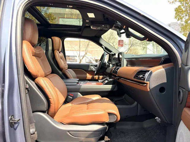 Lincoln Navigator — Фото автомобиля 14