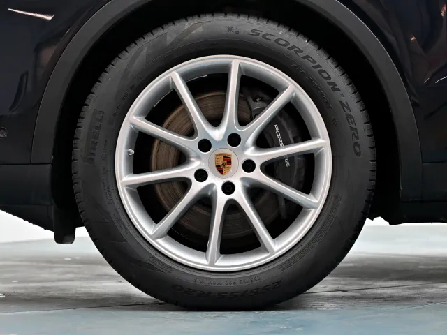 Porsche Cayenne — Фото автомобиля 10