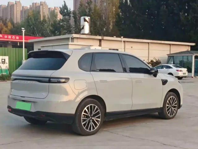 Leapmotor B10 — Фото автомобиля 4