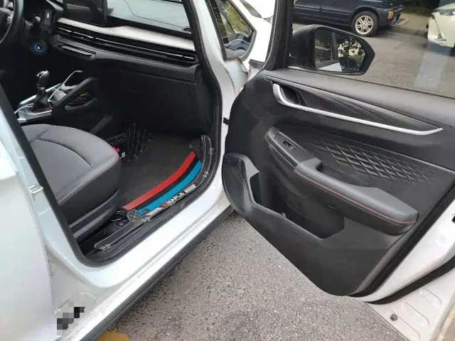 Livan X3 PRO — Фото автомобиля 17