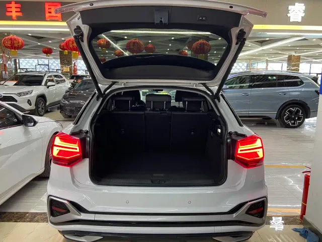 Audi Q2L — Фото автомобиля 10