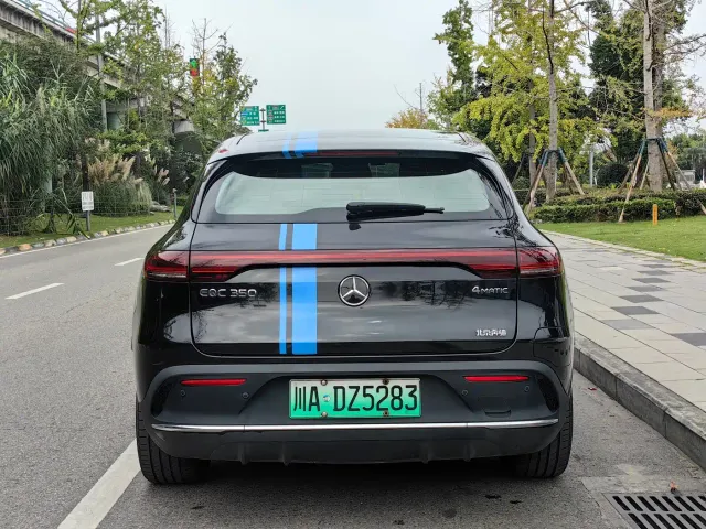 Mercedes-Benz EQC — Фото автомобиля 14