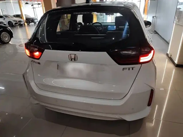 Honda Fit — Фото автомобиля 5