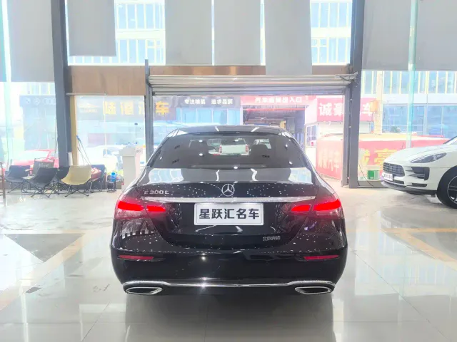 Mercedes-Benz E-Class — Фото автомобиля 5