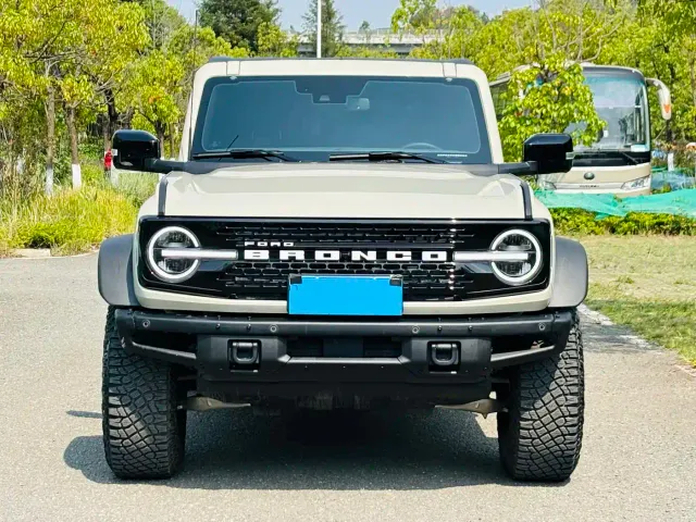 Ford Bronco — Фото автомобиля 2