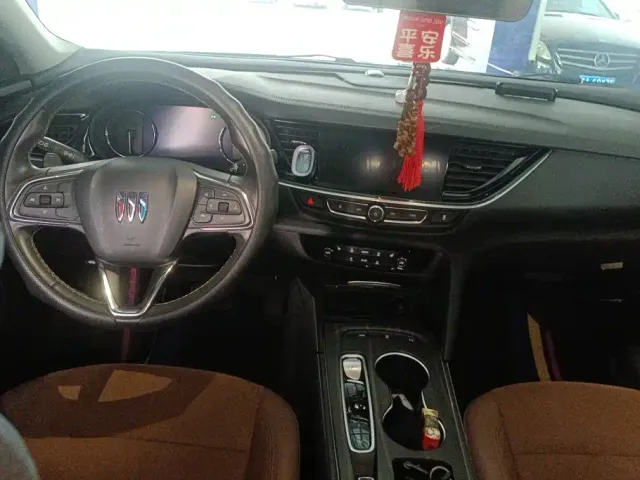 Buick Regal — Фото автомобиля 12