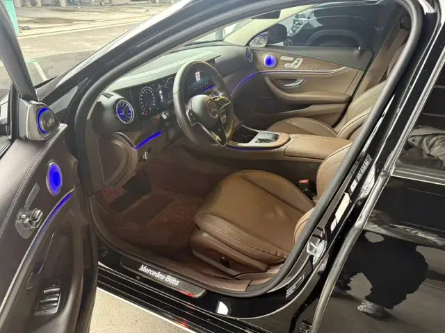 Mercedes-Benz E-Class — Фото автомобиля 3