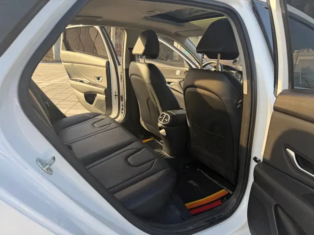Hyundai Elantra — Фото автомобиля 10