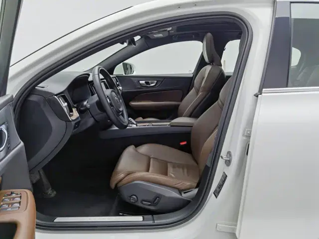 Volvo S60 — Фото автомобиля 10