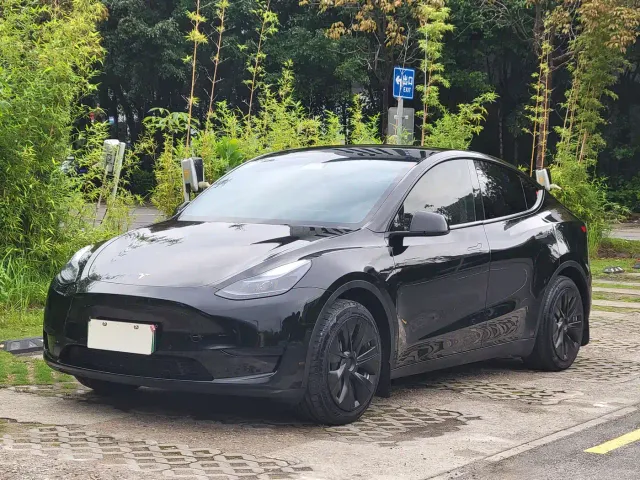 Фотография автомобиля — Tesla Model Y