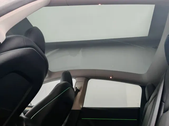 Tesla Model Y — Фото автомобиля 13